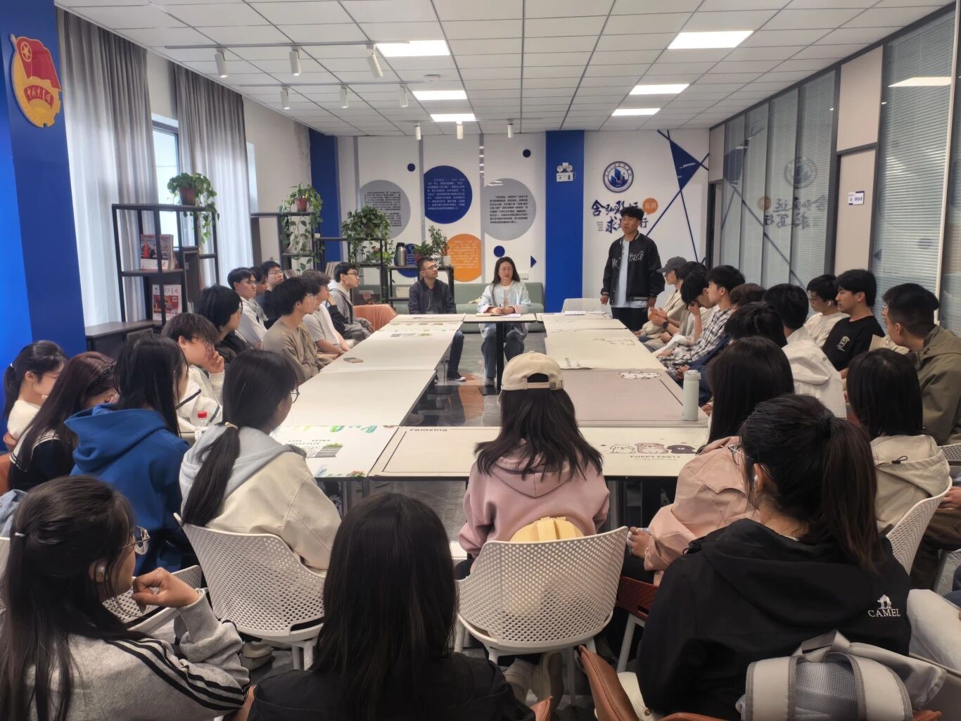 求是书院开展“七进一交友”联系班级主题班会