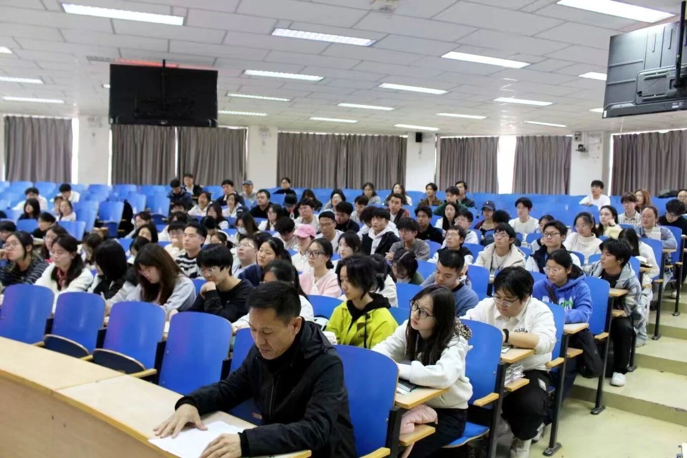 求是书院第三期“青年马克思主义者培养工程”暨2025年秋季学期团学骨干培训班开班仪式成功举行