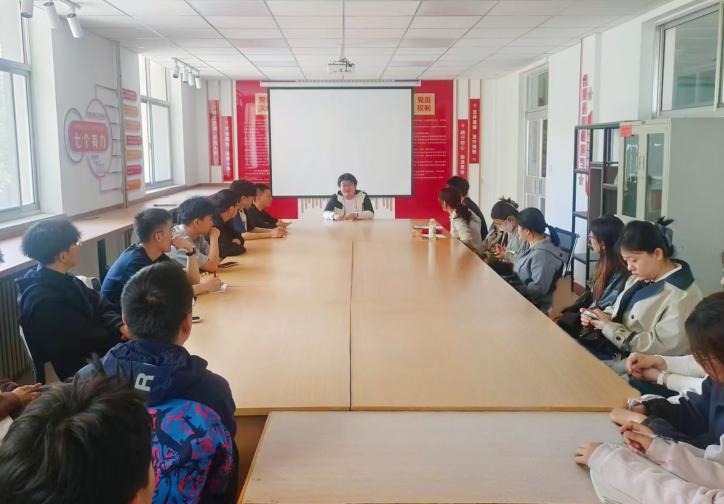 树立和践行正确政绩观，我是党员我先行 ——求是书院物理专业学生党支部开展入党流程讲解咨询活动