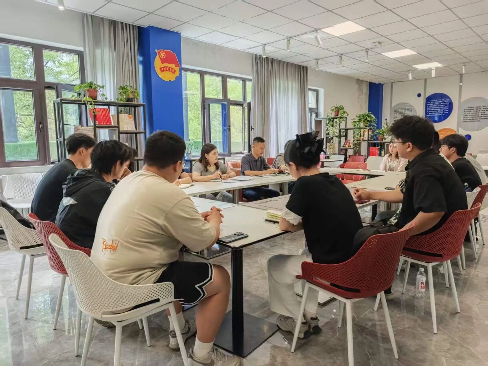 求是书院第三期“青言青语，共话团务”团支书沙龙活动顺利开展