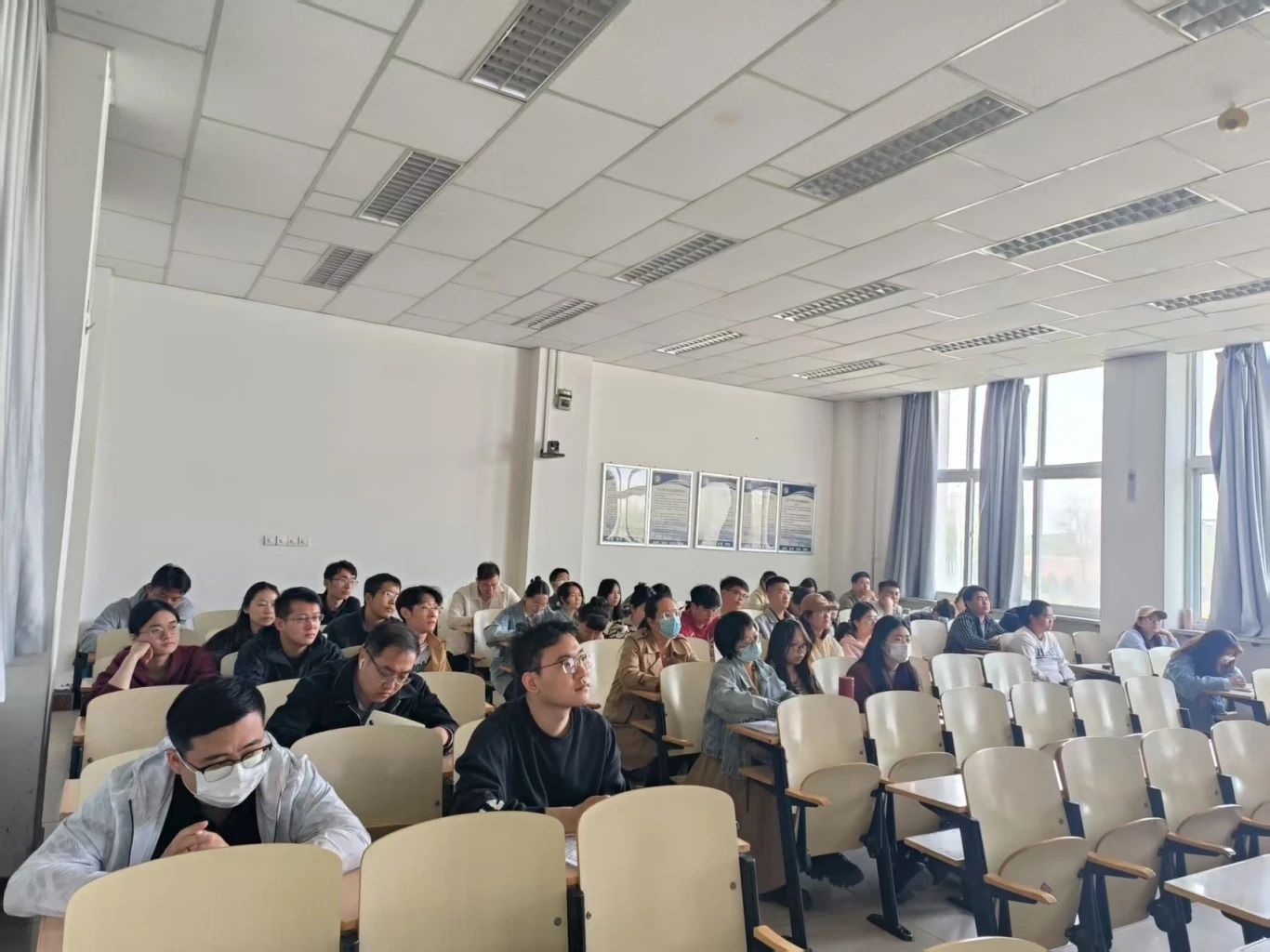 求是书院博士生党支部开展深入贯彻中央八项规定精神学习教育专题党课
