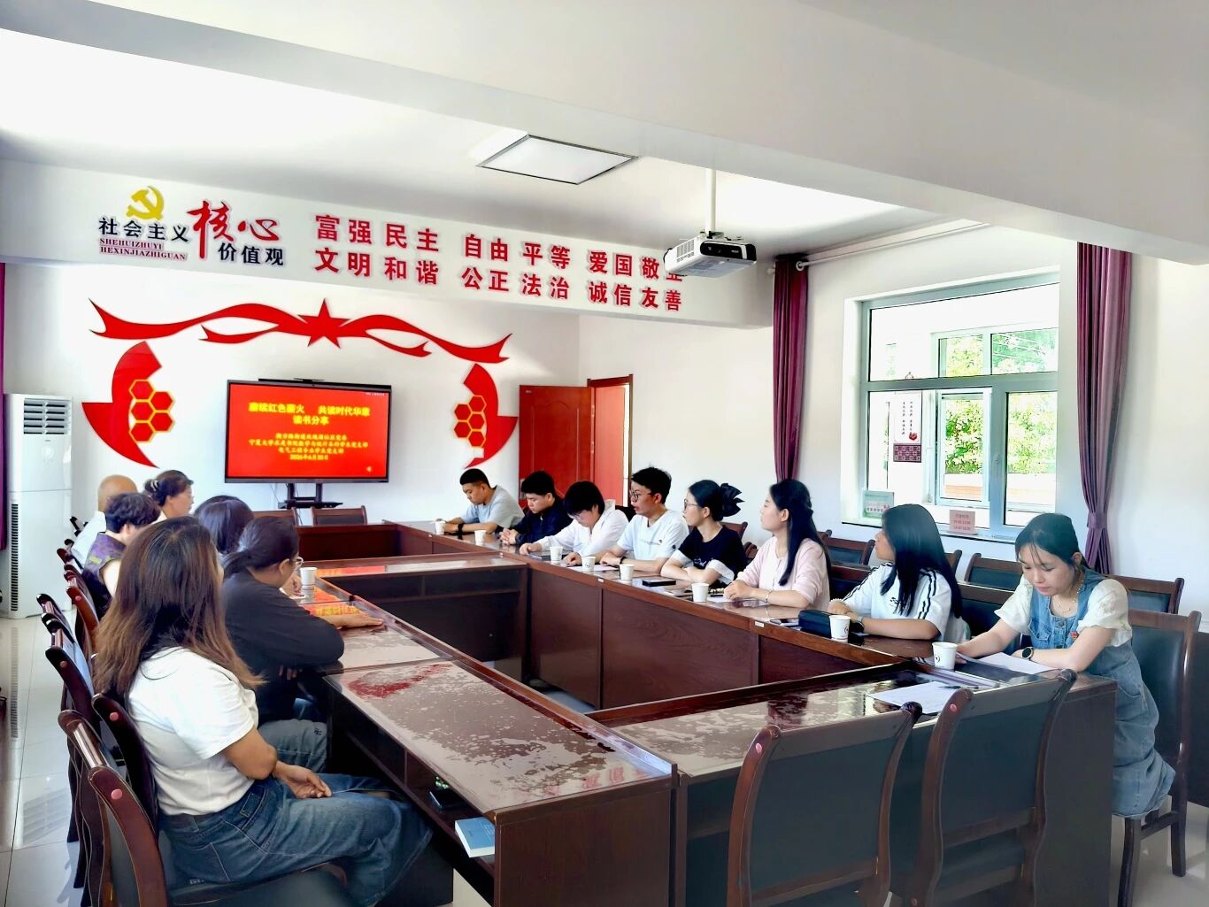 赓续红色薪火，共读时代华章——宁夏大学求是书院学生党支部联合社区开展党日活动