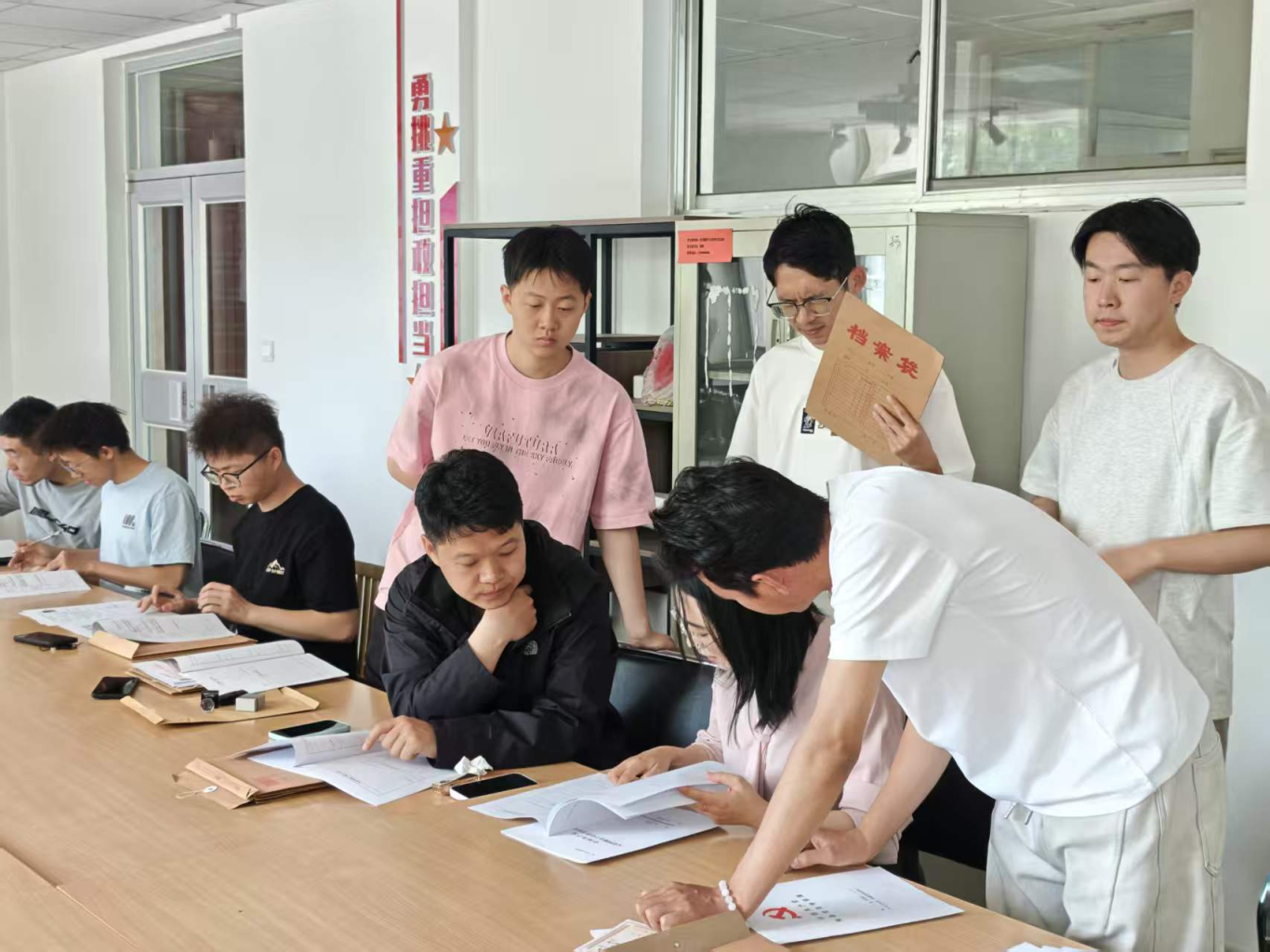 求是书院开展毕业生党员档案“看诊”活动