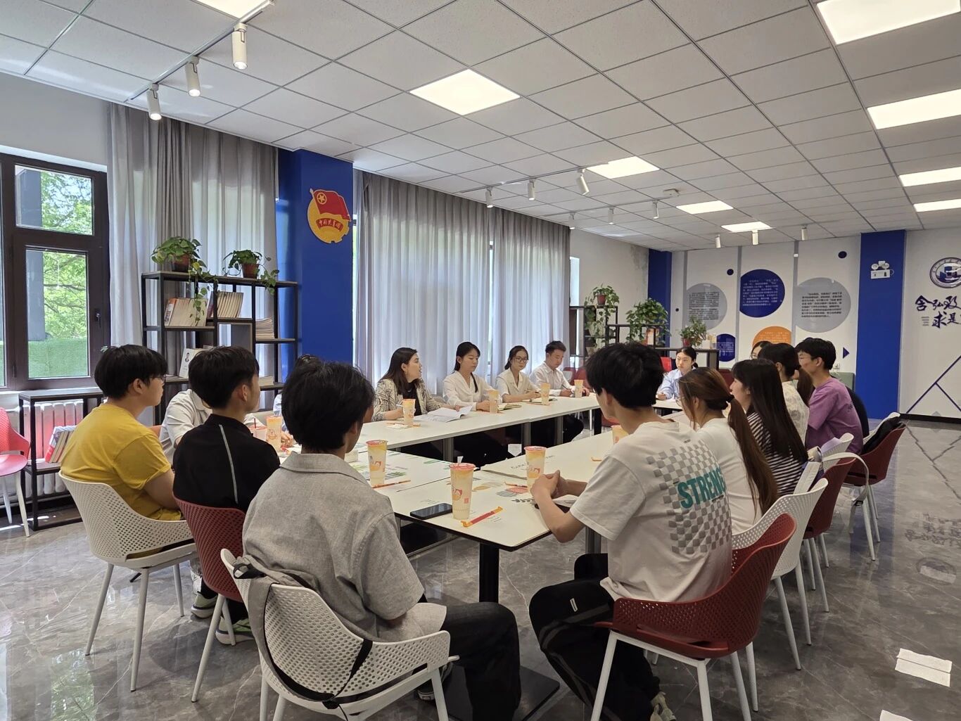 书香润团务 青春共成长——求是书院第二期“青言青语，共话团务”团支书沙龙活动顺利开展
