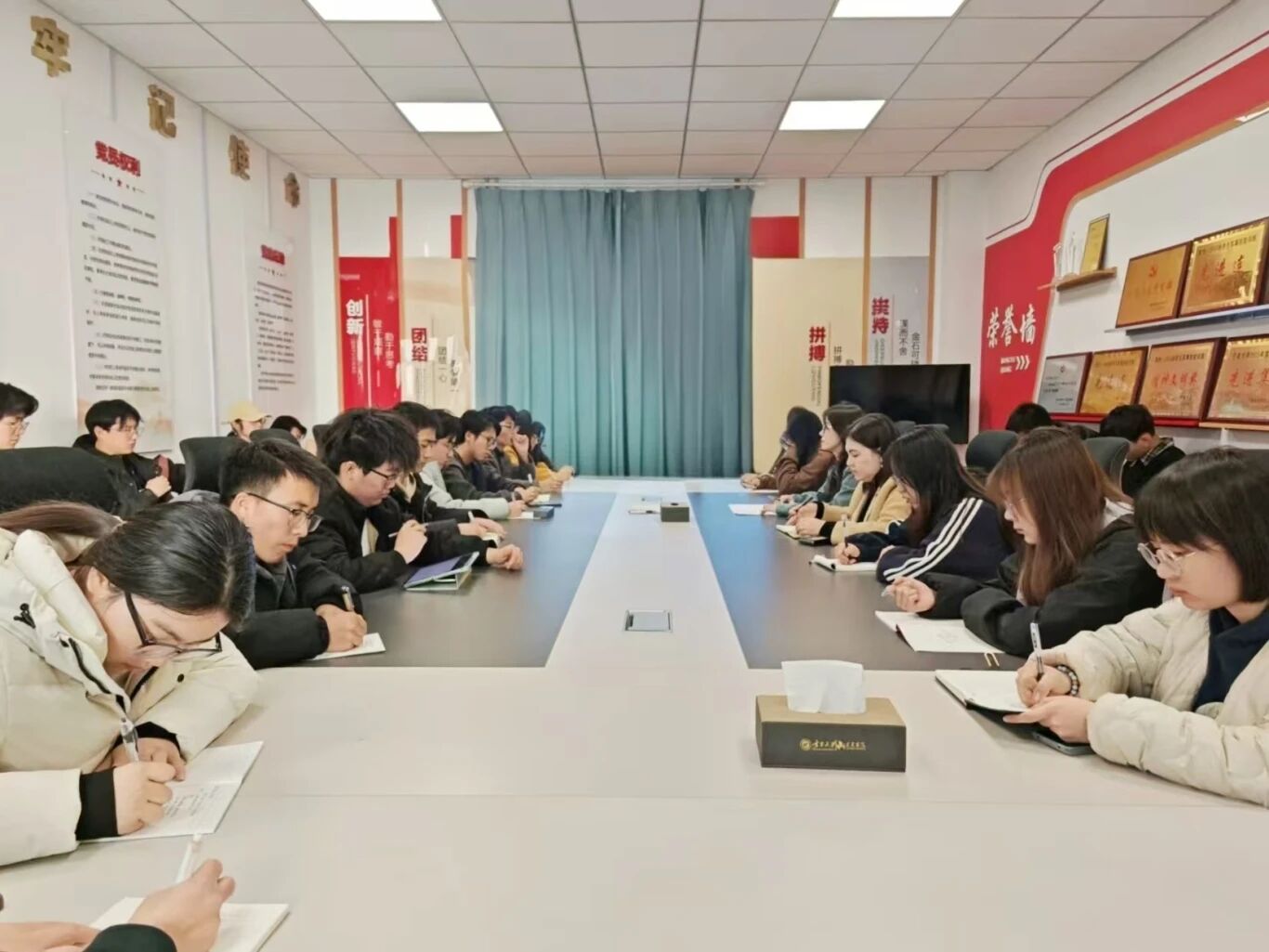 求是书院学生社团铸牢中华民族共同体意识与安全工作专题会顺利召开